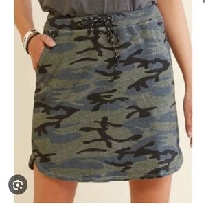 Evereve Sundry Camo Saturday Athleisure Skirt Green Camo Size 0